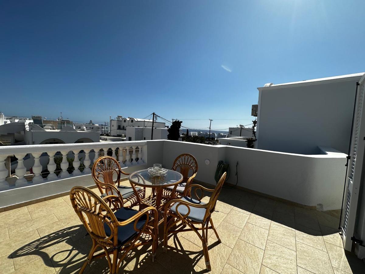 Veldi Art - Kamari Beach Apartment Fira  Eksteriør bilde