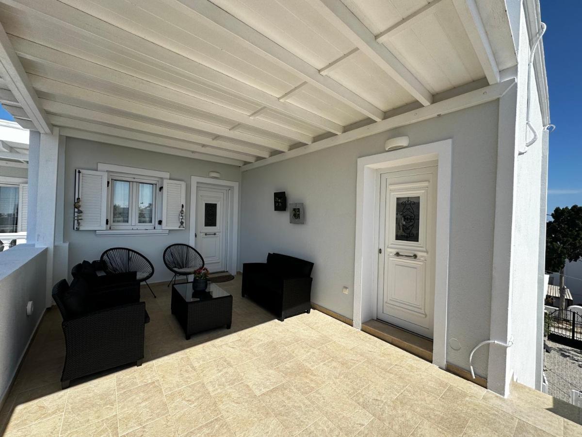Veldi Art - Kamari Beach Apartment Fira  Eksteriør bilde
