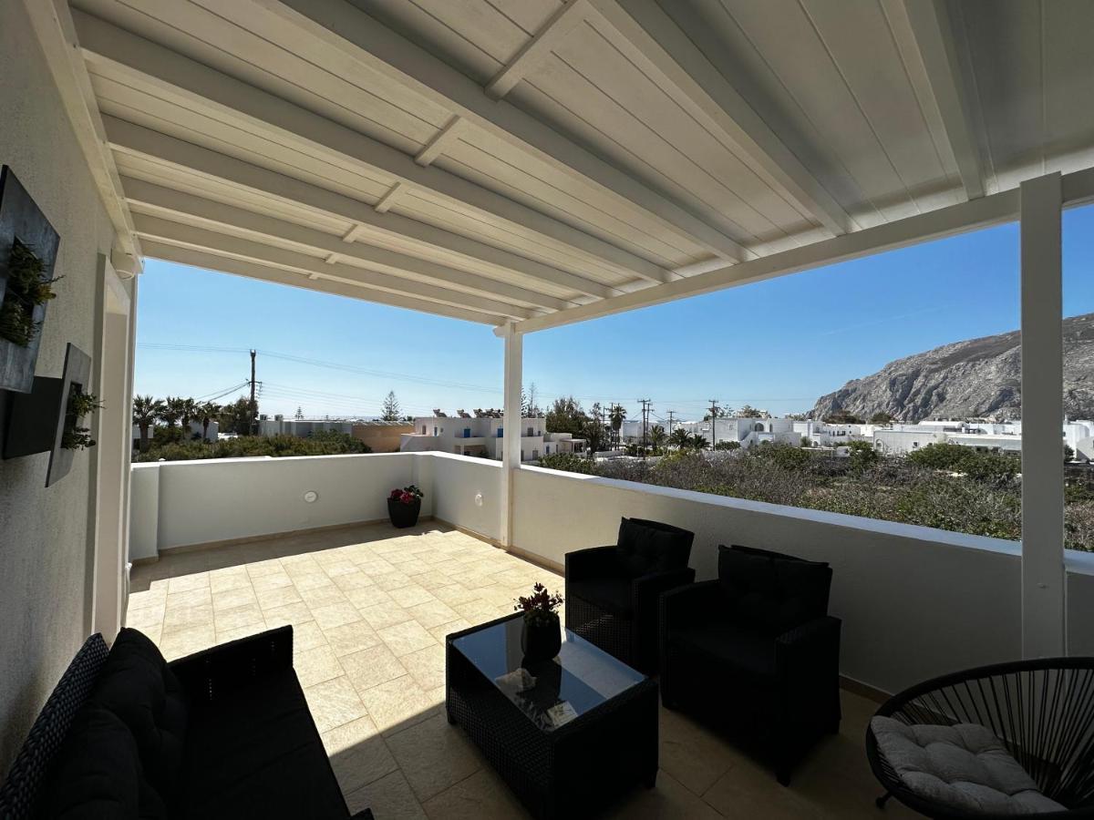 Veldi Art - Kamari Beach Apartment Fira  Eksteriør bilde