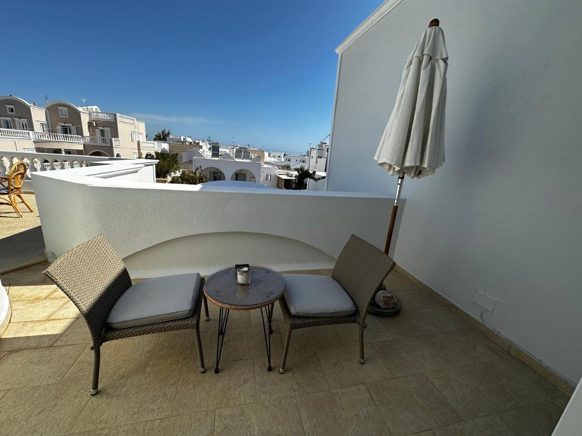 Veldi Art - Kamari Beach Apartment Fira  Eksteriør bilde
