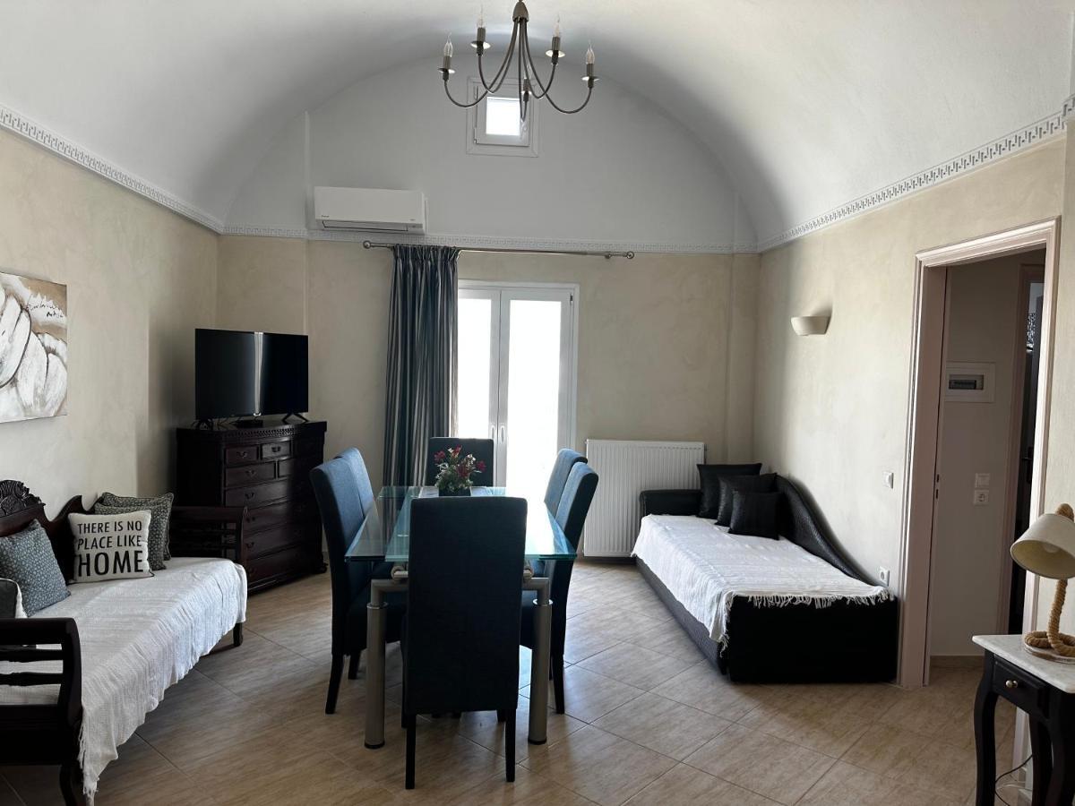Veldi Art - Kamari Beach Apartment Fira  Eksteriør bilde