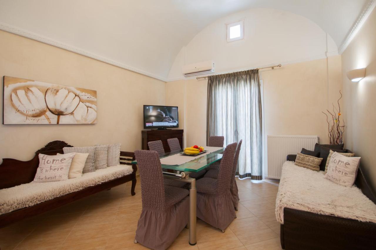 Veldi Art - Kamari Beach Apartment Fira  Eksteriør bilde