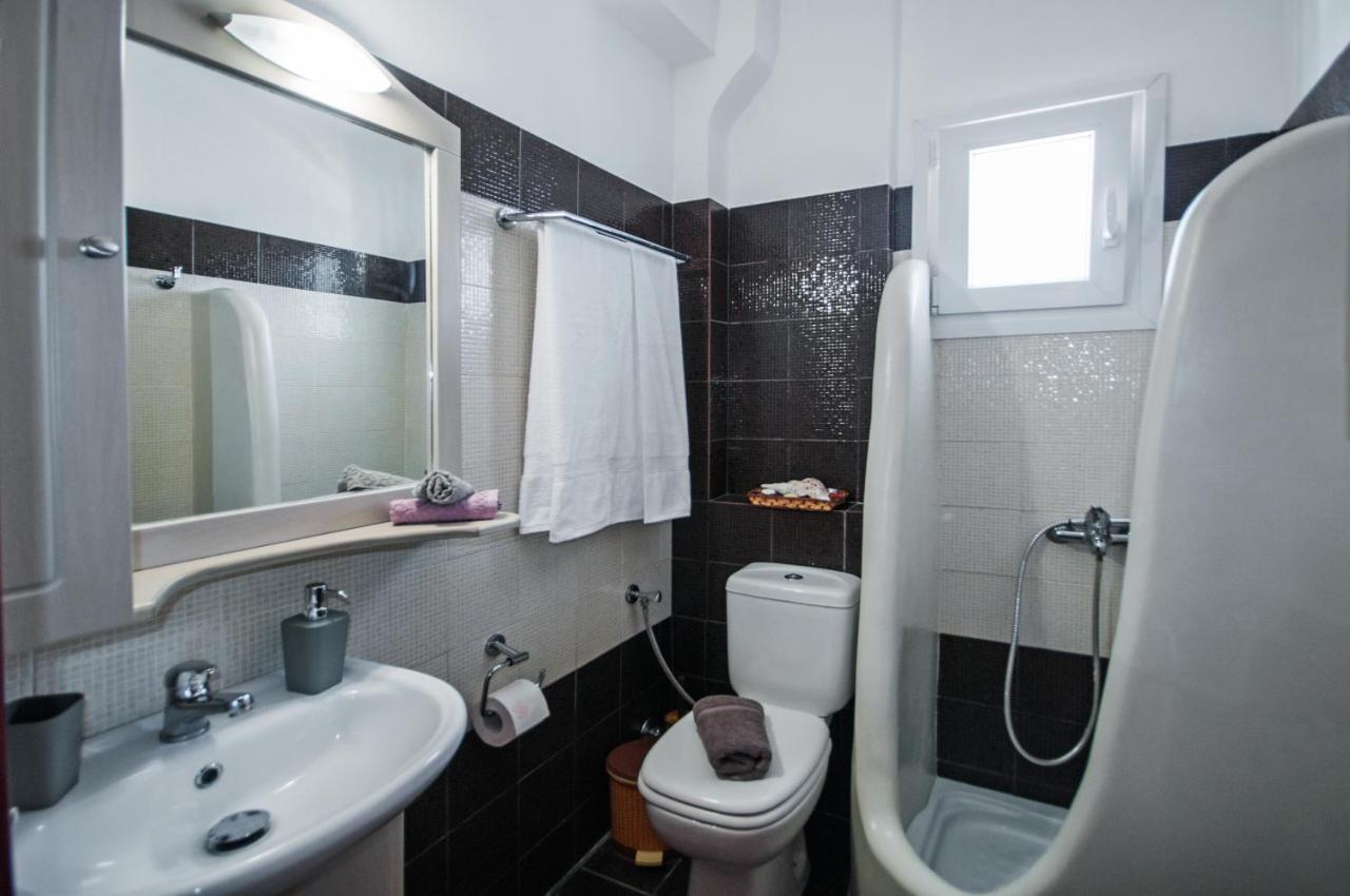 Veldi Art - Kamari Beach Apartment Fira  Eksteriør bilde